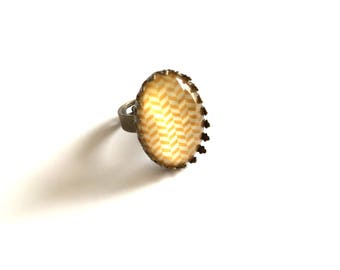 Yellow stripes - bronze ring