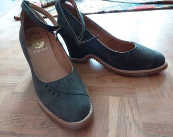 Original 70s MARIE CLAIRE Wedges Seventies DeadStock Size 38 French Wedge Heels Ankle Strap Grey Suede Leather