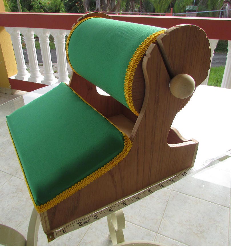 Bobbin lace making pillow box