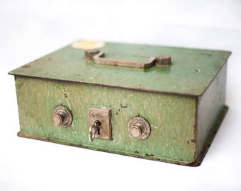 safe small /coffre model / brand cifial / metal box/crate / box strong/Vintage /boite combination lock/box