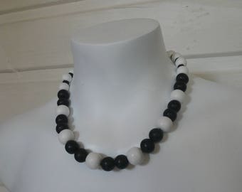 Black and white wood beads necklace