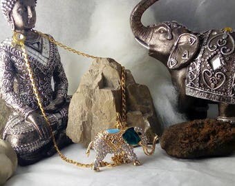 Large pendant necklace with a 3D ELEPHANT