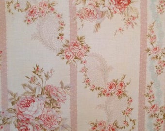 coupon 55 x 49 guirlandesde pink, ivory background, Mary Rose collections, patchwork Quilt Gate fabric