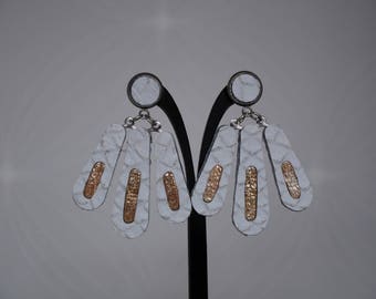 WHITE REPTILE LEATHER EARRINGS, GOLD, SILVER METAL