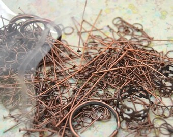 assortiment lot appret métal cuivré anneaux boucle d'oreille bague porte clé clou tige