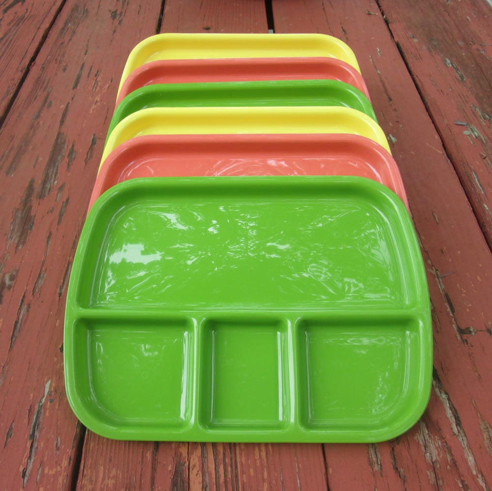 Six Vintage Plastic Lunch Trays Packer Ware Kids Meal Trays