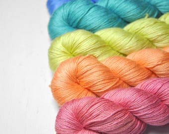 Drug induced happiness - Gradient of Silk/Cashmere Lace Yarn