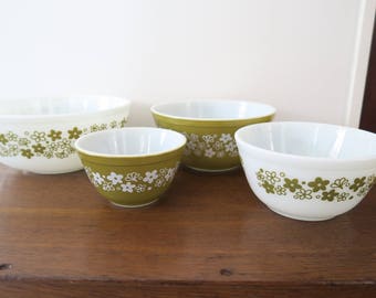 Vintage Pyrex Spring Blossom Green Crazy Daisy Mixing Bowl Complete Set of 4