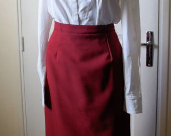Red skirt vintage right. 1940s style
