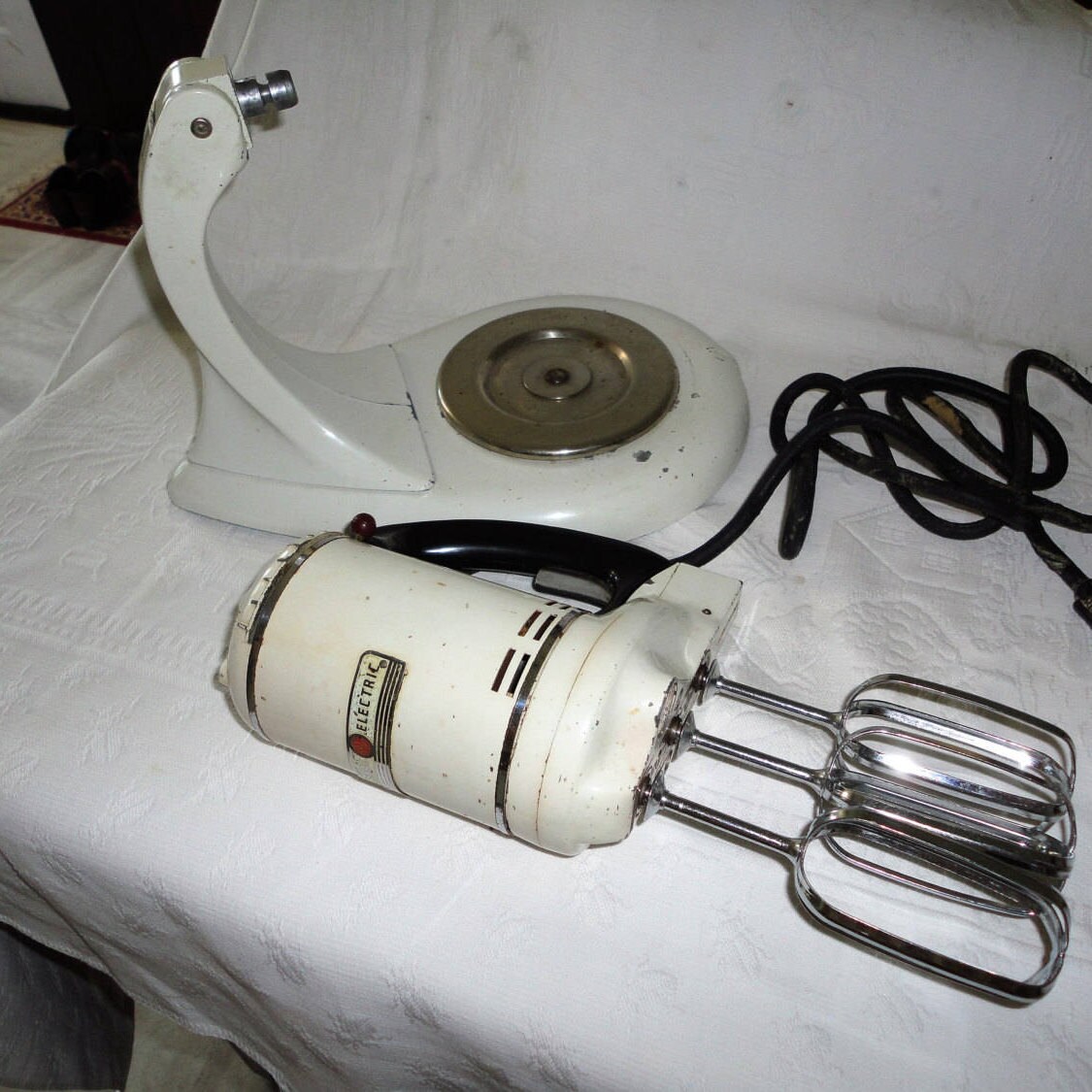 General Electric 3 Beater Stand Mixer Vintage Kitchen