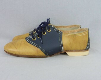 70s Saddle Shoes - Brown Navy Blue - Lace Up Shoes - All Man Made Materials - JC Penney - Vintage 1970s - 7.5 7 1/2 M