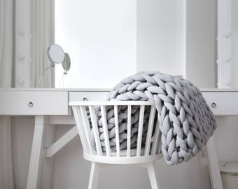 Small Ohhio Braid Blanket 30" x 50"