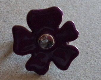 purple flower-shaped loop of superb quality