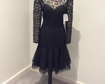 Vintage 1980's LBD in lace with dropped waist