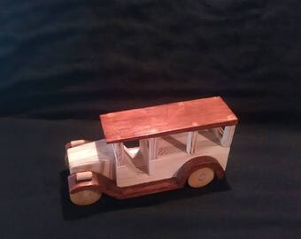 Miniature car: Woodie Wagon 1920' 1930' (pine)