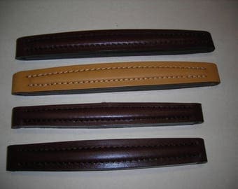 Handle type leather doctor bag.