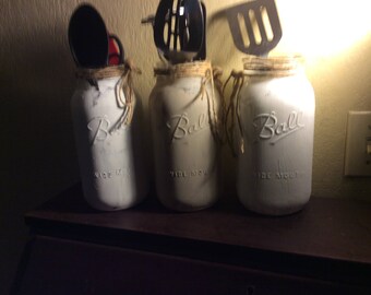 Kitchen utensil holder
