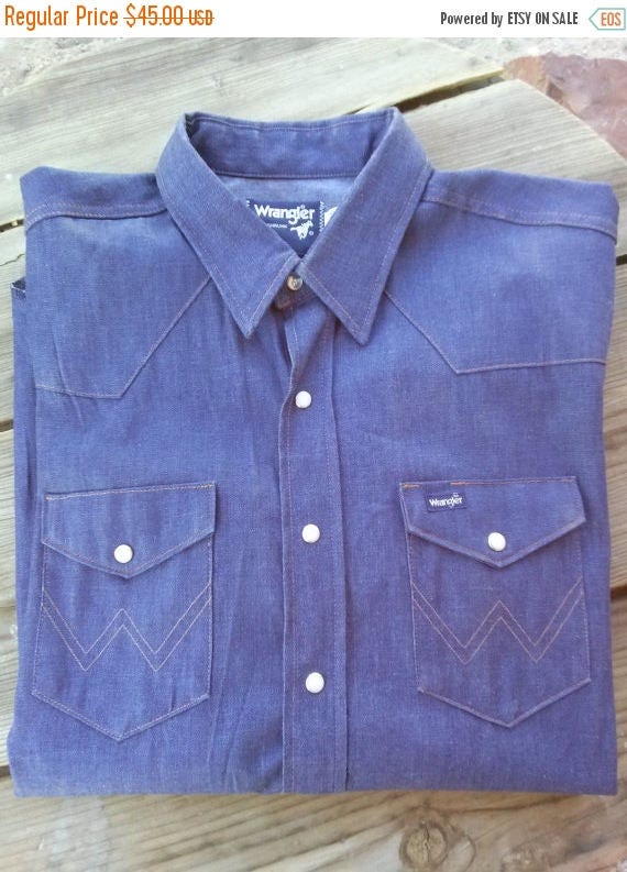 ON SALE Vintage 1980s Denim Shirt Wrangler Western Work Shirt
