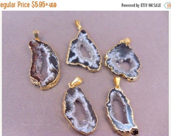 15% off Xmas in July Agate Pendant Druzy Available in Gold or Silver Electroplated in Quantity of 1, 3, 5, 10, 20