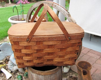 Lidded Picnic Basket with Handles / Storage Basket