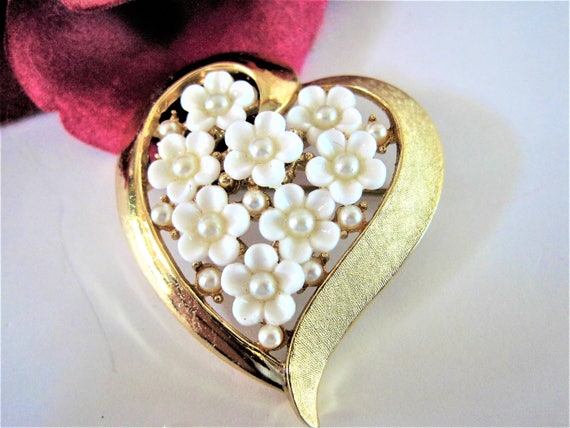 Crown Trifari Brooch - White Flowers - Heart Shaped - Wedding Pin