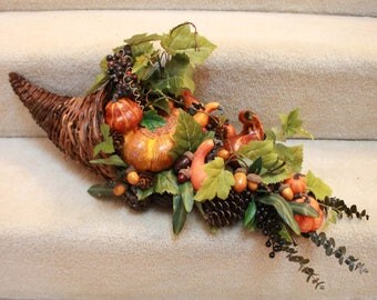 Medium Thanksgiving Cornucopia (F17-43)