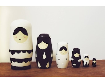 Russian Nesting Dolls // Nesting Dolls // 6 Piece Set // Minimalist // Hand Painted // Hand Carved // Simplistic // Toys // Home Decor //