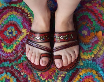 Flowers Brown Leather Mexican Shoes Vintage Style 1970s -Flip Flops-Sandals-Hippie-BOHO- Tribal- Shoes- Summer- Handmade Sandals- Huaraches