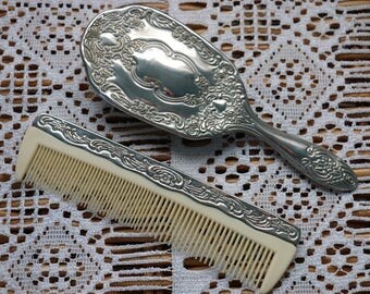Beautiful Vintage silver plate brush and comb set. Vintage Shabby Chic. Country Chic.