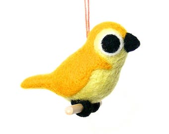 Small yellow bird in felted wool. By LaPoissonnerie
