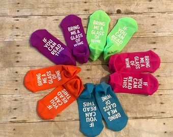 If you can read this bring me a glass of wine // girls trip // mom socks // funny socks // gifts for mom // birthday gift for her //