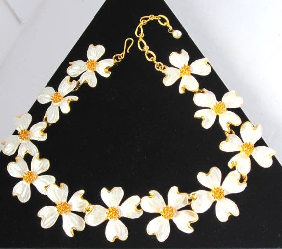 DOGWOOD flower NECKLACE with pearlized white enameling & gold tone metal ~lovely costume jewelry