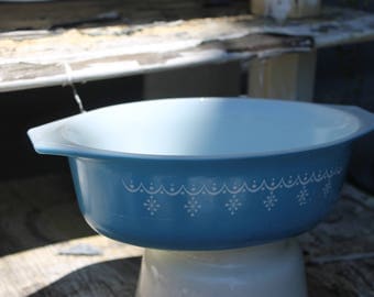 SOLD!!! 1950s Pyrex Snowflake Blue and White Oval Bakeware