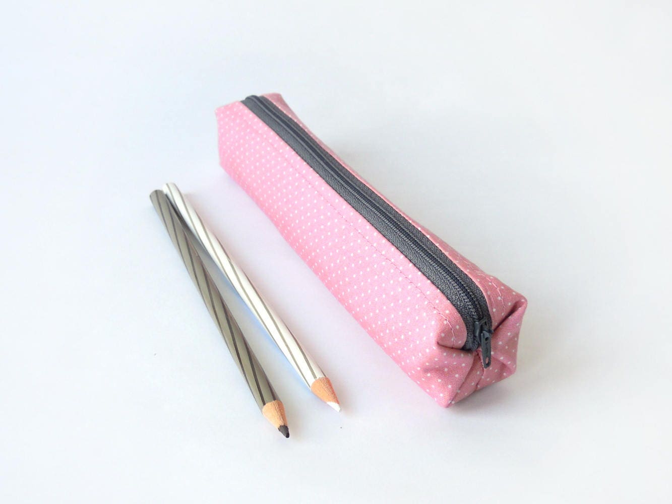 Small pencil case/zipper pouch in dusky pink with small white