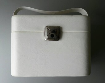 Vintage Juwelery Box Beauty Box with Polkadots