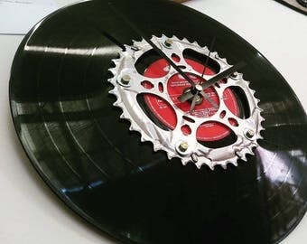 Wall clock made with an old chainring and a vinyl record