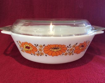 Pyrex Sunflower Casserole dish 3 pint circa 1970's