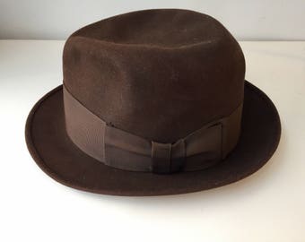 Men's fedora, chocolate brown, 1950's, size 7 and 3/8 as per label