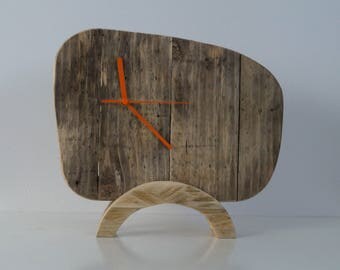 Clock wood, retro, to ask