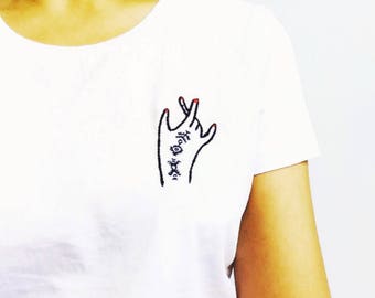 Embroidered Tshirt organic cotton brodé "henna tatoo" en coton bio Sale 30% off