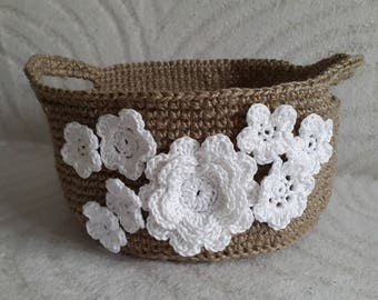 Handmade Crochet Jute Storage Basket with White Flowers, Decorative Storage, Jute Basket, Dekorative Jute Korb mit Weiße Blumen