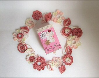 Mother's day! crochet flowers Garland in its box