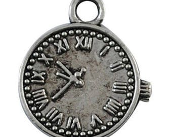 Silver metal clock pendant