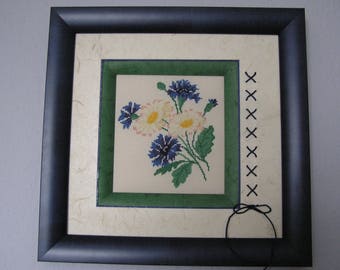Cornflowers and daisies table