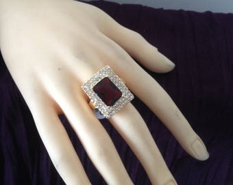 Gold plated ring rectangular stone & rhinestone size: 62