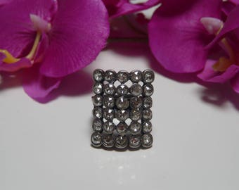 Rectangular ring with 30 white rhinestone