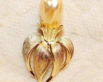 Vintage Sarah Coventry Flower Brooch