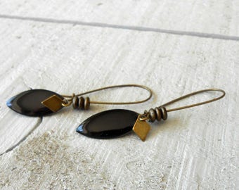 Earring bronze enamelled black sequin and beads