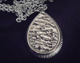 Vintage 1970's Sarah Coventry Large Teardrop Pendant Necklace