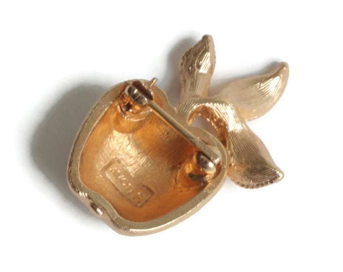 Gilded Apple Pin Gold Tone Vintage 1974 Smaller Size Avon Teacher Gift